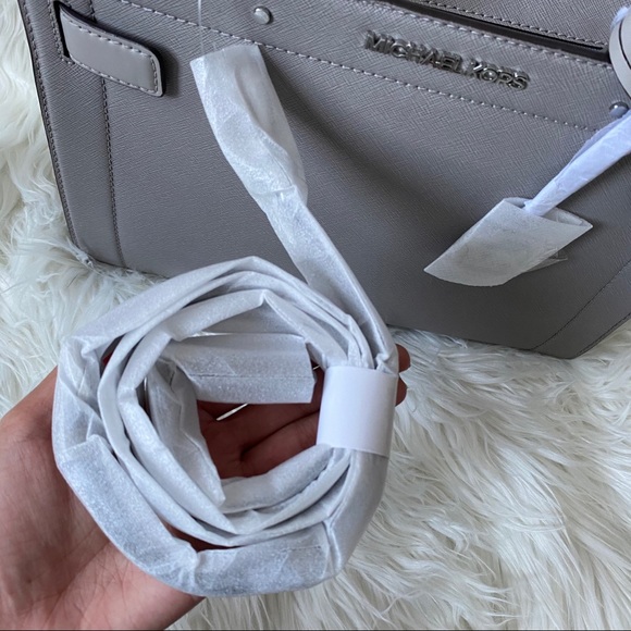 ‼️SOLD‼️ Michael Kors Rayne Satchel in Pearl Grey - Picture 4 of 12